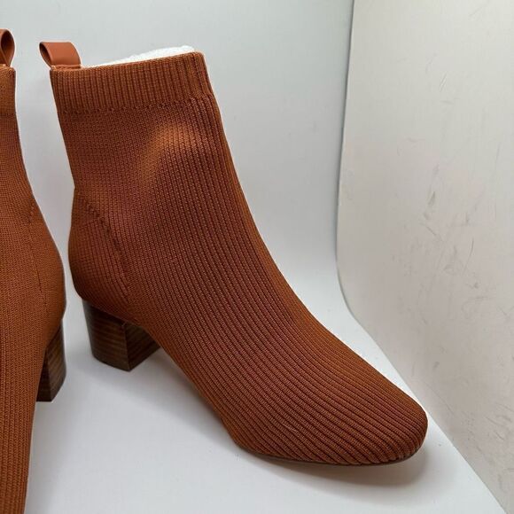 CUSHIONAIRE Women's Stretch bootie +Memory Foam 8 TAN - Picture 6 of 7